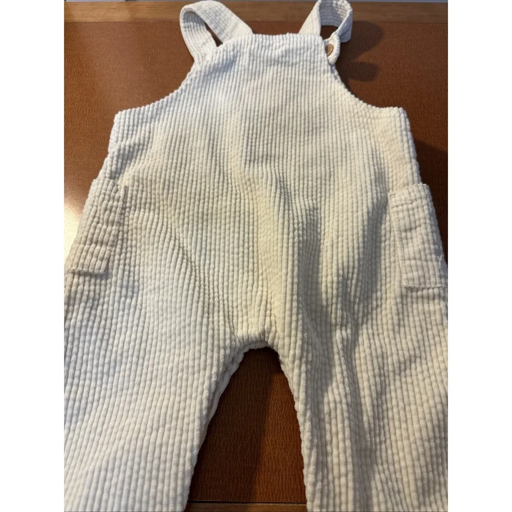 Disney Winnie the Pooh Disney Baby Size 24M Embroidered Bib Corduroy Overalls